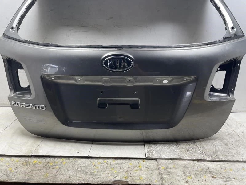 Kia Sorento 2011 AWD portón trasero carcasa OEM+ (plata titanio) Foto 2 de 4