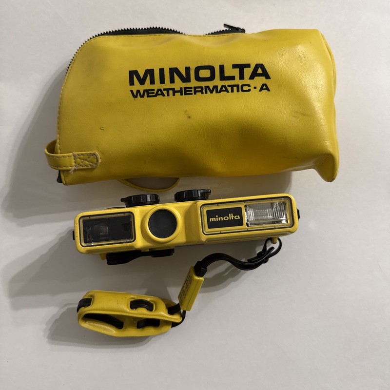 Minolta Weathermatic A Underwater Waterproof Film Camera  Vintage w/ Strap & Bag