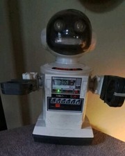 Vintage Robie Sr Radio Shack Robot w/ Charger,Remote And Manual  TESTED 