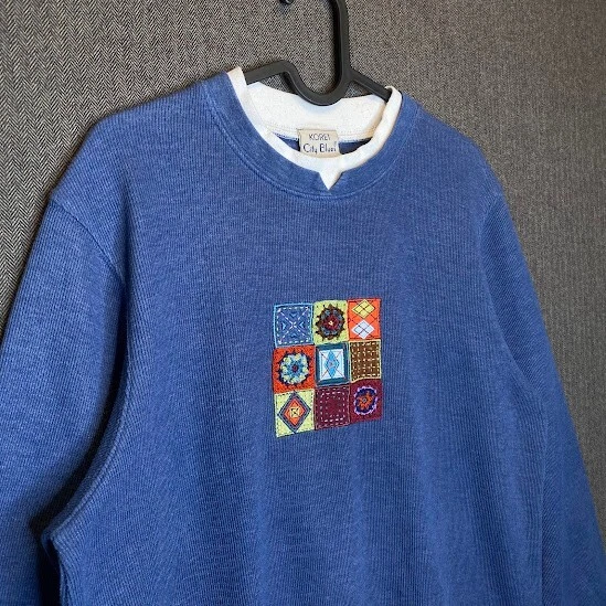 Sudadera Koret City Azul Para Mujer M/L Azul Bordado Patchwork De Colección  Foto 3 de 4