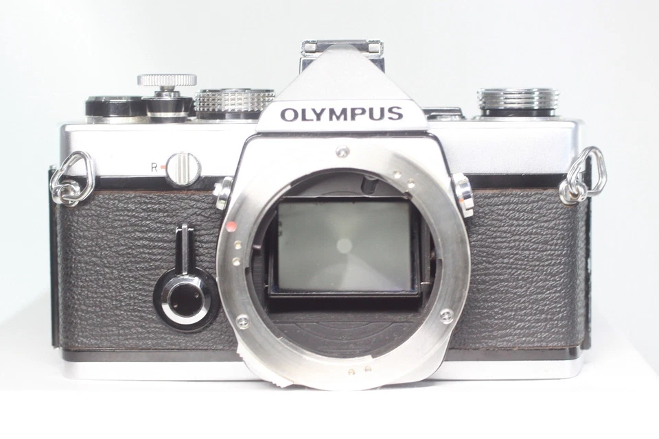 Olympus OM-1 fotocamera reflex pellicola 35 mm + obiettivo Auto-Macro 50 mm F... - Immagine 2 di 4