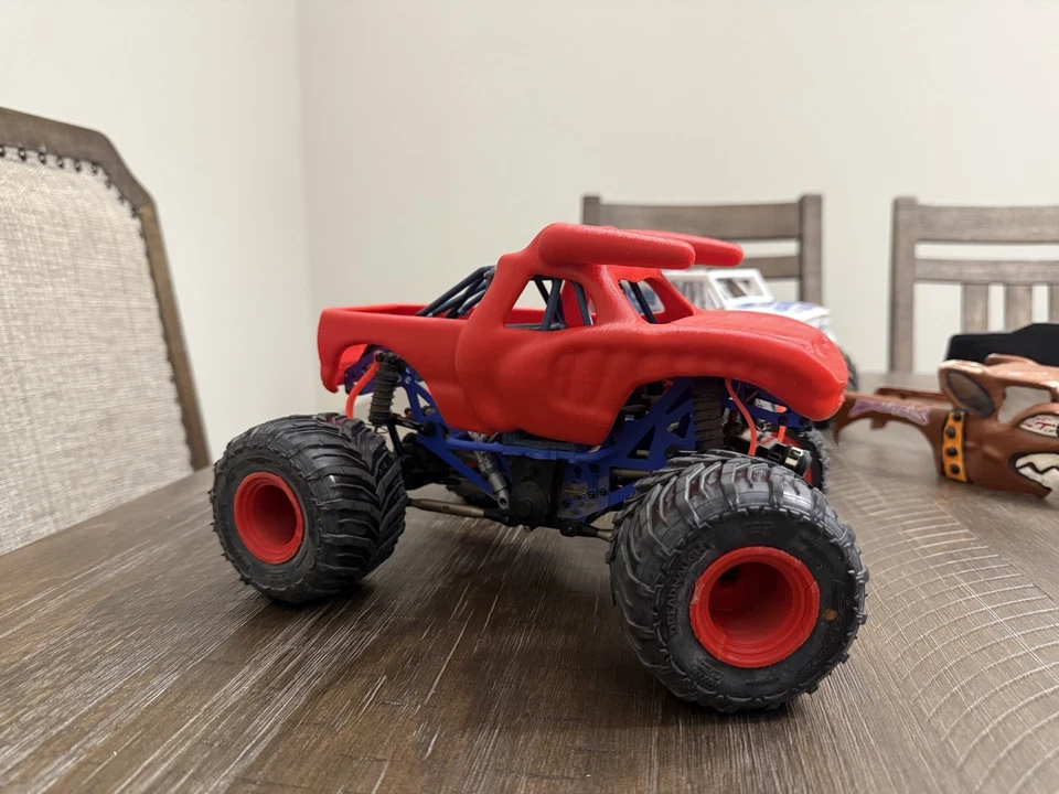 1/18 Losi Mini LMT Custom El Toro Loco Body - New Style - Raw Body - PETG - Red - Image 2 of 4