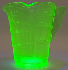 Uranium Green Depression Glass Measuring 1 Cup, 8 Ounces ~ UV Art Deco Handle