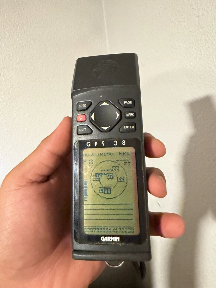 Garmin GPS 38 GPS38 Handheld Hiking Geocaching Personal Navigation Device - Image 4 of 4