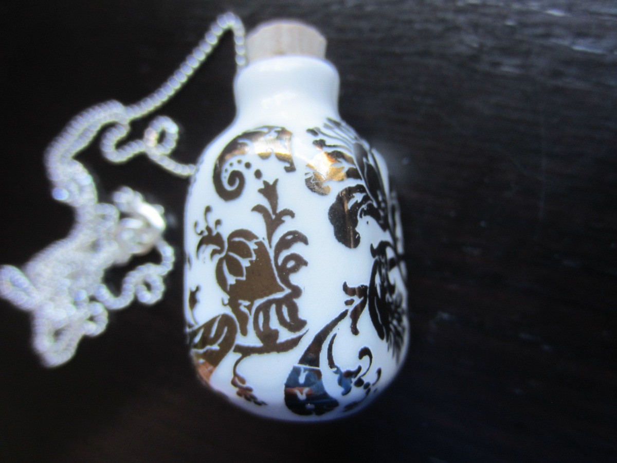 HANDMADE PORCELAIN LITTLE BOTTLE FLOWER PRINT NECKLACE PENDANT