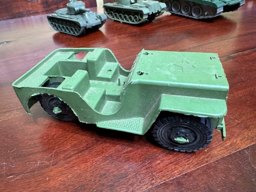 VINTAGE PLASTIC ARMY JEEPS - TANKS - GUNS AND ACCESSORIES 1960S 1970S MILITARY - Picture 13 of 17