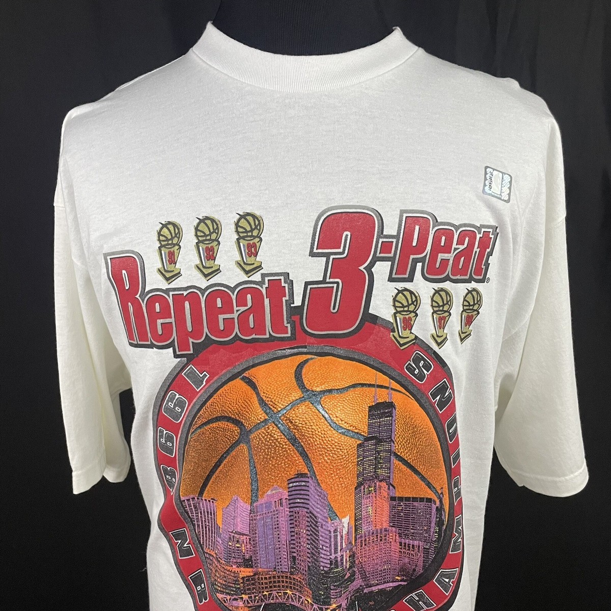 Vintage Chicago Bulls 1998 NBA Champions Repeat 3-Peat Starter T