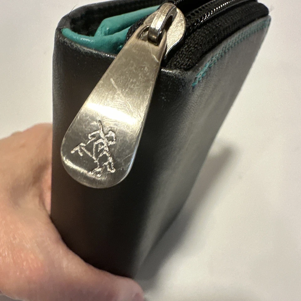 Carteira Visconti Quality feminina couro macio dois tons preta azul-petróleo com zíper fecho de pressão - Imagem 4 de 4