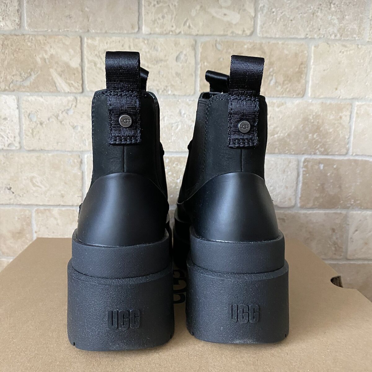 UGG BRISBANE CHELSEA BLACK LEATHER SUEDE PLATFORM BOOTS SIZE UGG BRISBANE CHELSEA BLACK LEATHER SUEDE PLATFORM BOOTS SIZE