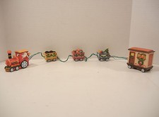 CHRISTMAS MINI 5 CAR TRAIN W/ BLINKING CHRISTMAS LIGHTS SANTA AND DECORATIONS
