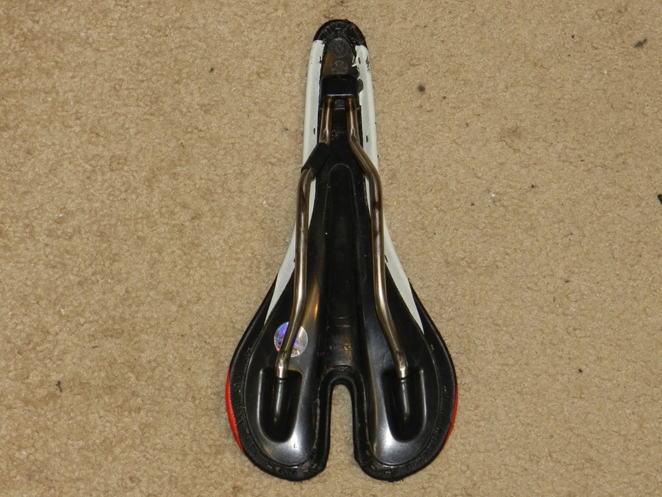 Sillín de bicicleta de carbono San Marco Aspide asiento cómodo HECHO EN ITALIA Foto 2 de 2