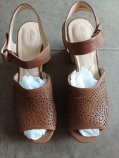 Clarks Smart Perforated Pattern, leather Tan Sandal, Cork wedge Sze 5.5 Dfit new