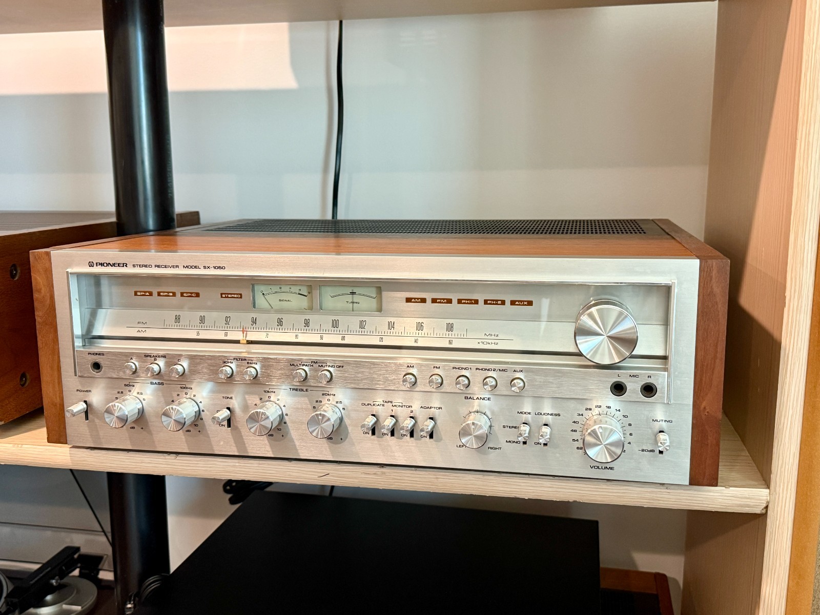 Pioneer SX-1050 vintage audio equipment - eBay listing photo 1