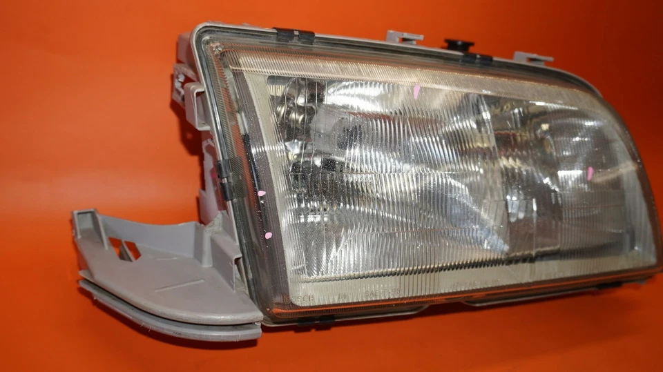 MERCEDES BENZ C280 HEADLIGHT RIGHT PASSENGER 1997 1998 1999 2000 A2028202861 OEM - Image 2 of 4