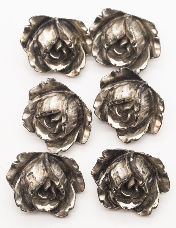 Vintage  METAL   ROSE BUD  BUTTONS     -  SEWING        D15