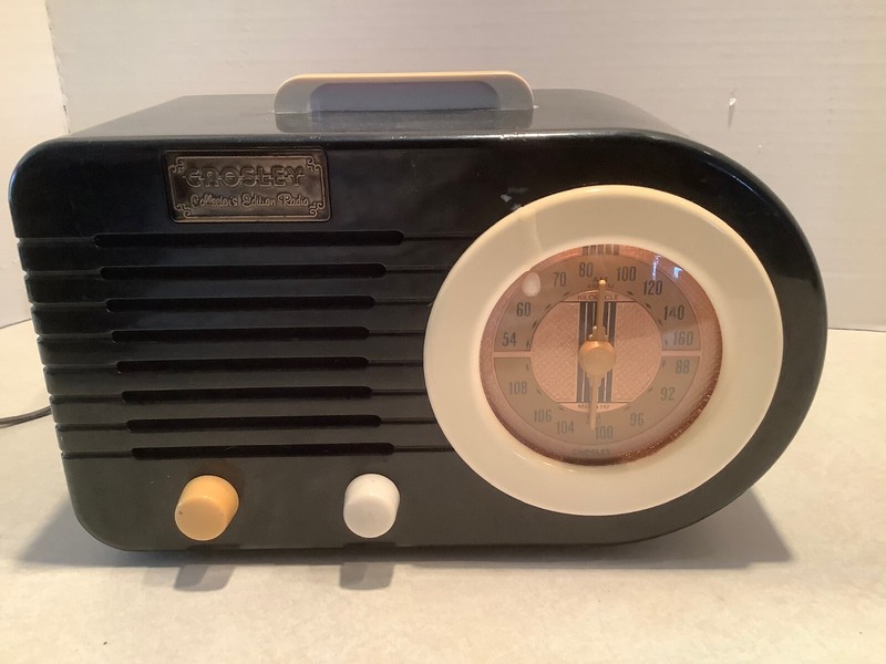 Crosley Collectors Edition AMFM radio/cassette CR-2, vintage repro