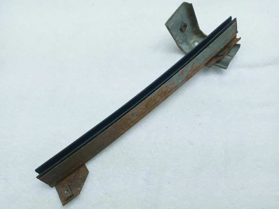 1967 DODGE DART DOOR GLASS UP WINDOW GUIDE TRACK RH RIGHT PASSENGER SIDE Foto 3 de 3