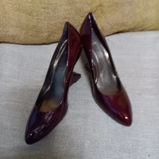 WOW!! STUART WEITZMAN~ RUBY RED PATENT LEATHER PUMPS W/ BLING INDENTED HEELS!!