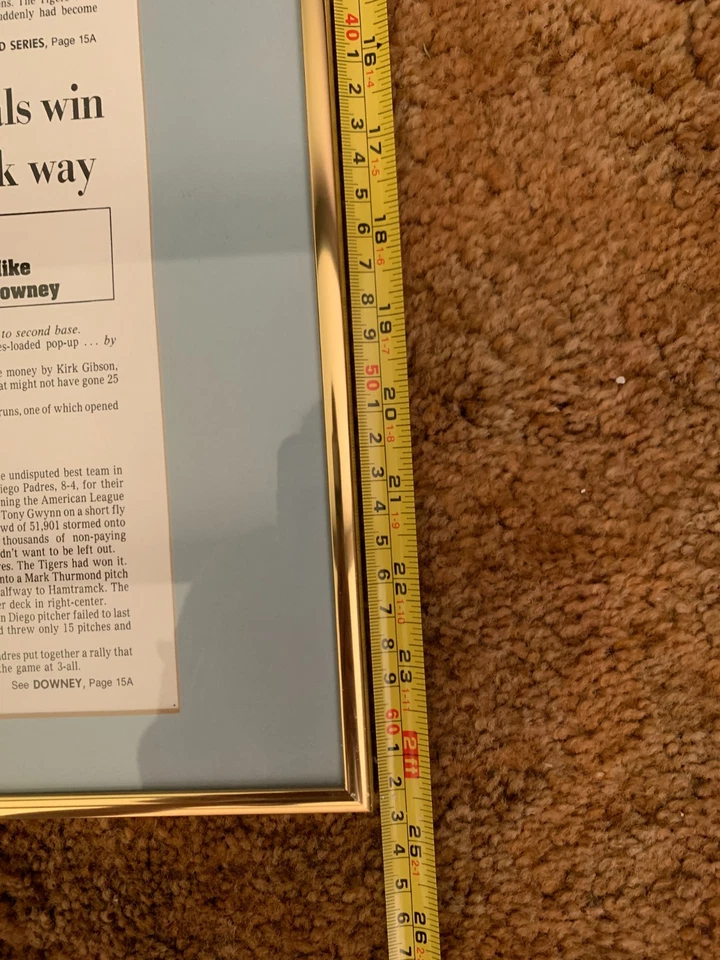 Impresión de portada de periódico enmarcado de la Serie Mundial de los Tigres de Detroit 1984 de colección Foto 2 de 4