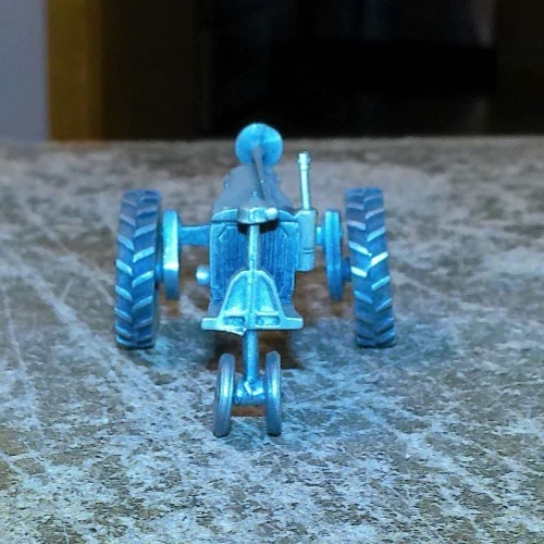 1/43 unbranded farmall F-20 pewter tractor in nice shape used - Image 3 of 4