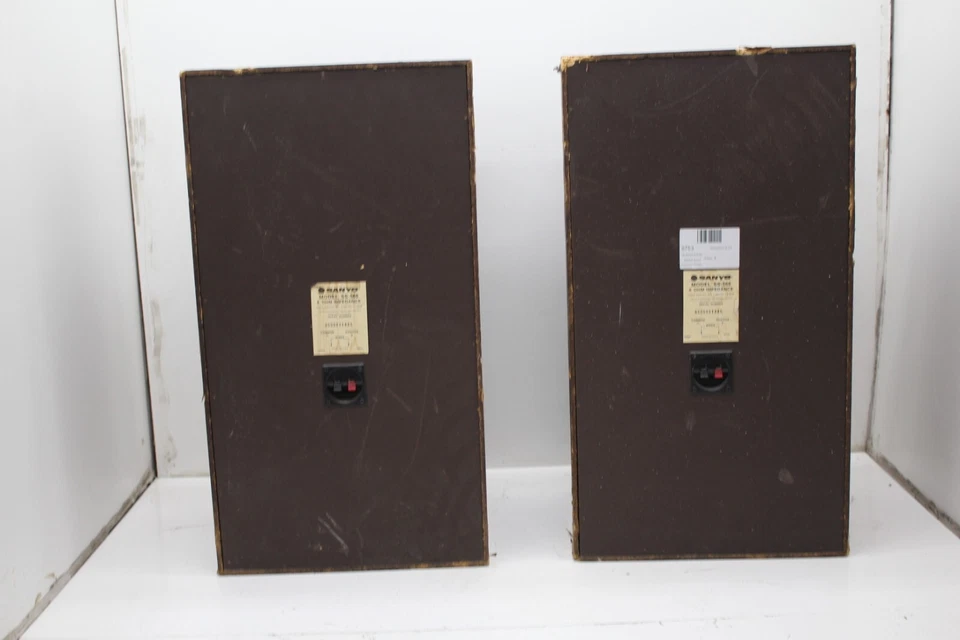 Par de altavoces de piso Sanyo SS-566 Foto 3 de 3