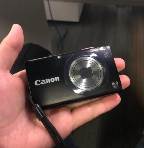 【極美品】Canon PowerShot A2300IS ブラック　ほぼ新品！ Canon Powershot A2300 Digital Camera 16.0 MP 5x Optical Zoom