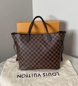 purses with red interior