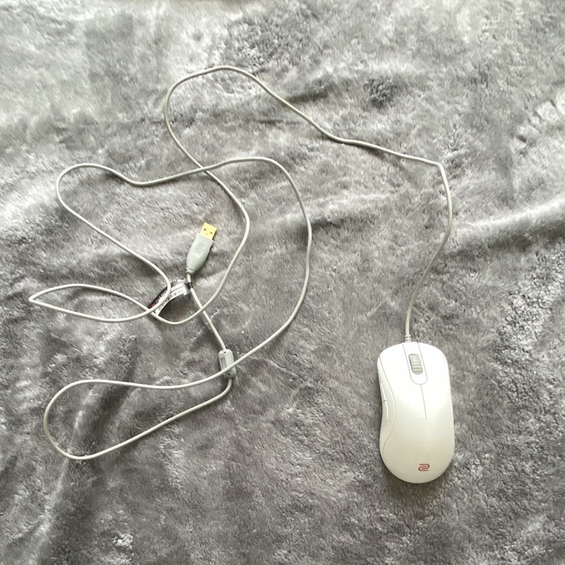 BenQ White Wired USB Optical Gaming Mouse, 5 Buttons, Scroll Wheel, Programmable
