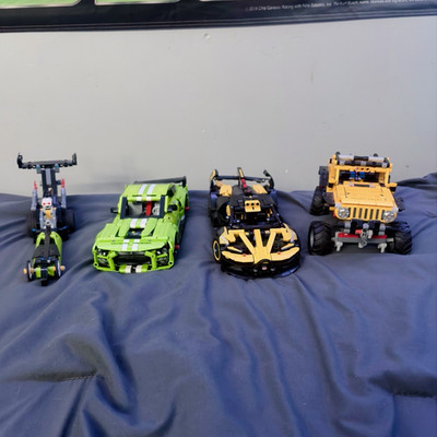 LEGO Technic Vehicle Lot Dragster, Bugatti bolide, Mustang GT 500, Jeep Wrangler