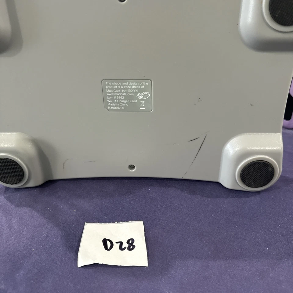 MadCatz PowerUp Wii Fit Charging Stand w/Balance Board Rechargeable - Image 4 of 4