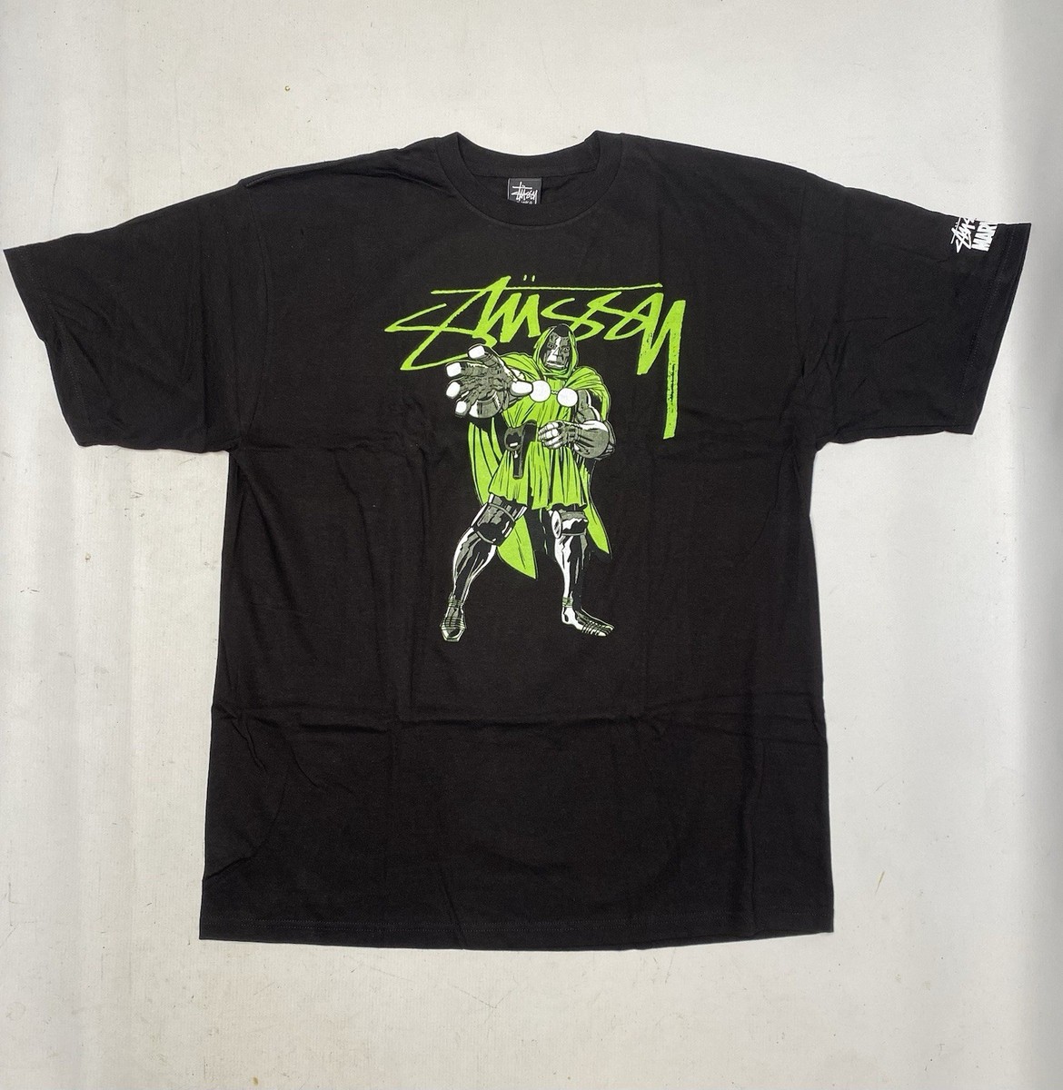 トップス STUSSY x MARVEL Dr.Doom Tee size M Stussy x Marvel t Shirt Dr Doom Olive Green Size Small - Stussy