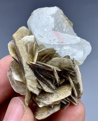 138 Carats Aquamarine Crystal With Mica From Pakistan.