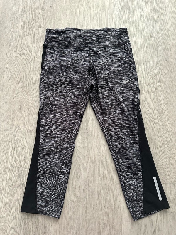 Nike Women’s Girls Capri Leggins Size Small