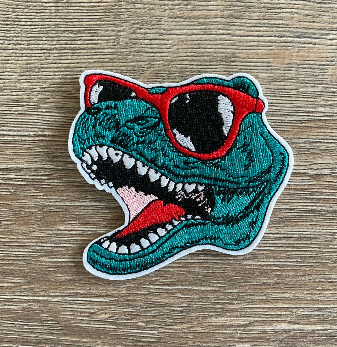 T-Rex Dinosaurier Aufnäher, Ca. 8x8 Cm – Bügelbild Oder Aufnäher Für Kleidung & Taschen