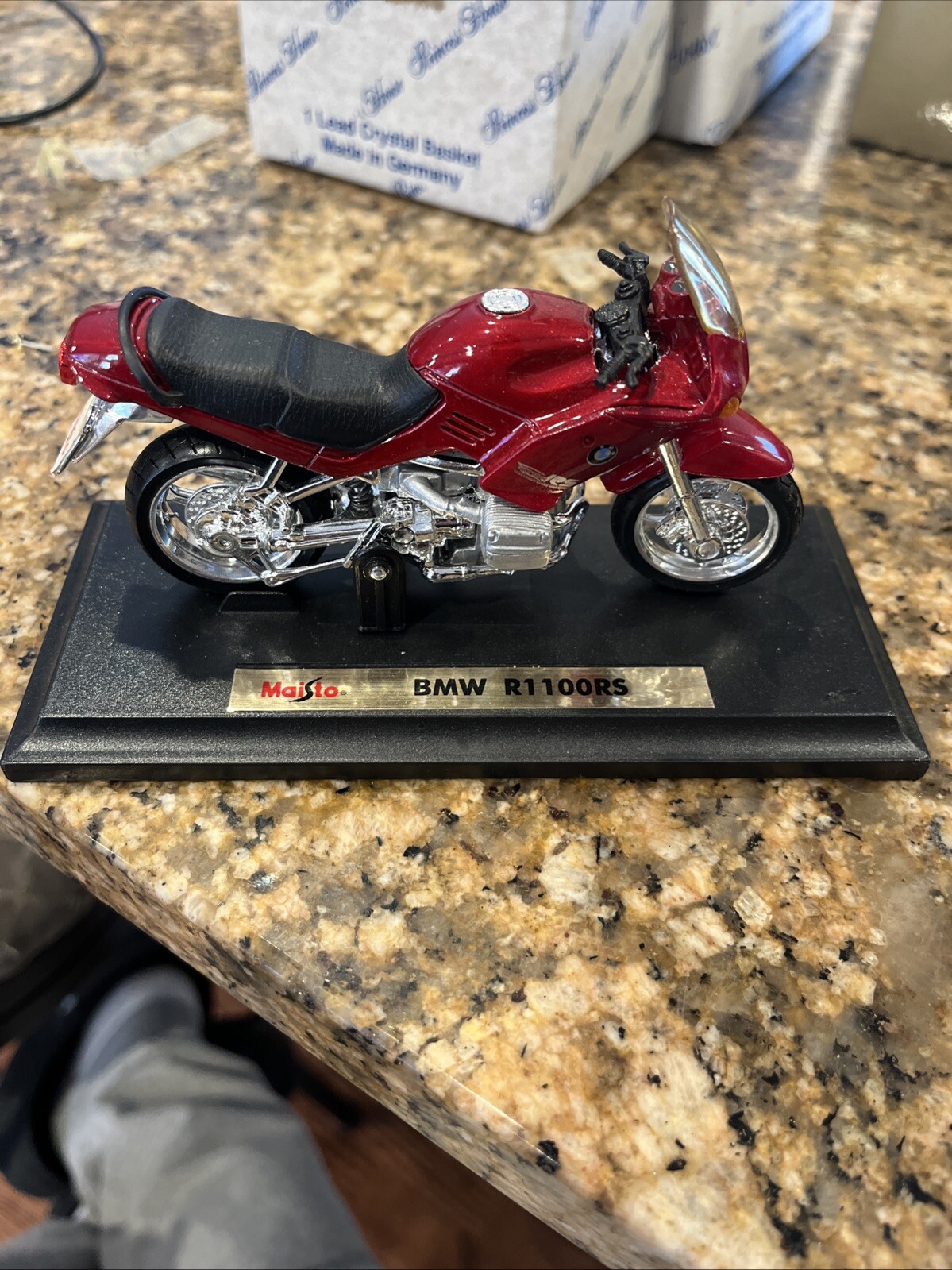 BMW R-1100RS Motorcycle 1/18 Diecast, Red, by Maisto