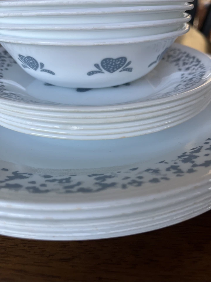 Plantilla Corazones Azules Corelle De Colección 28 Piezas Juego de Vajilla para 6 + 4 Mini Cuenco Foto 4 de 4