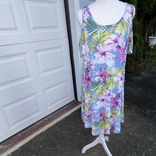 Viamor Floral Fit & Flare Dress Knee Length Scoop Neck Short Sleeve Multicolor