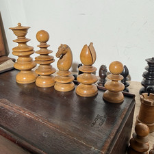 ANTIQUE BOXWOOD CHESS SET SIGNED CALVERT, 189 FLEET STREET c1820s - WITH BOX