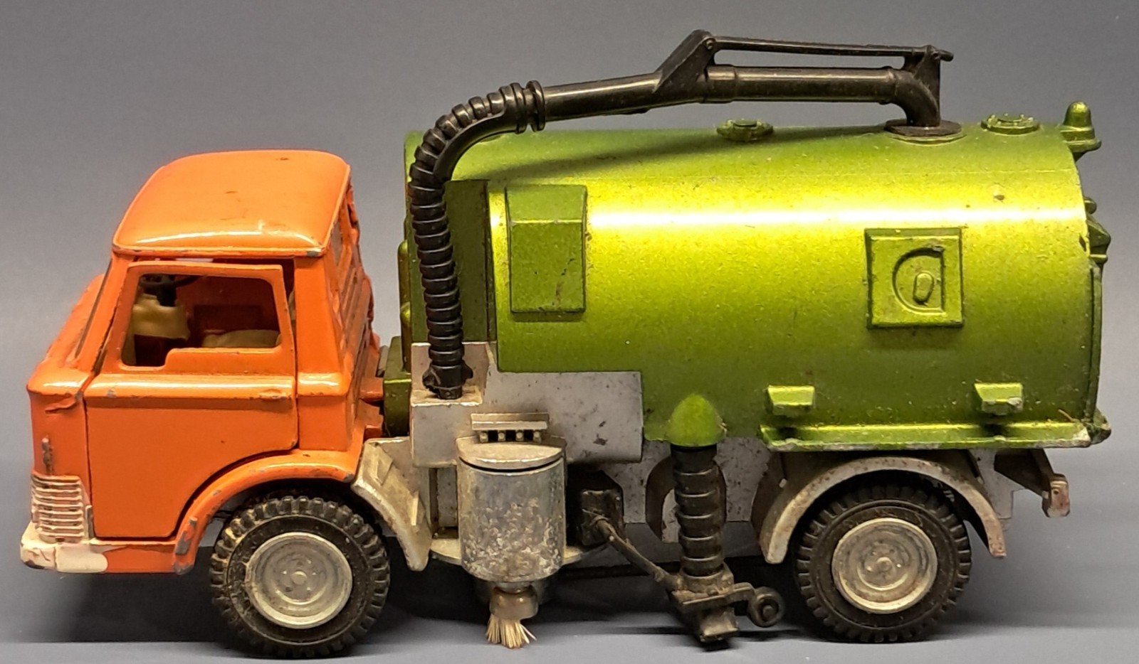 Dinky 451, Johnston Road Sweeper - Free Price Guide & Review