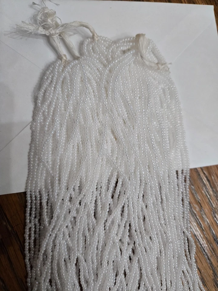 Seed bead 4.strands   white transparent about 10in long - Image 2 of 4