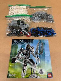 LEGO BIONICLE 8699 Takanuva 267 Pieces No Canister Pre-Owned