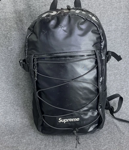 Sac à dos Supreme FW17 noir brillant MARQUES