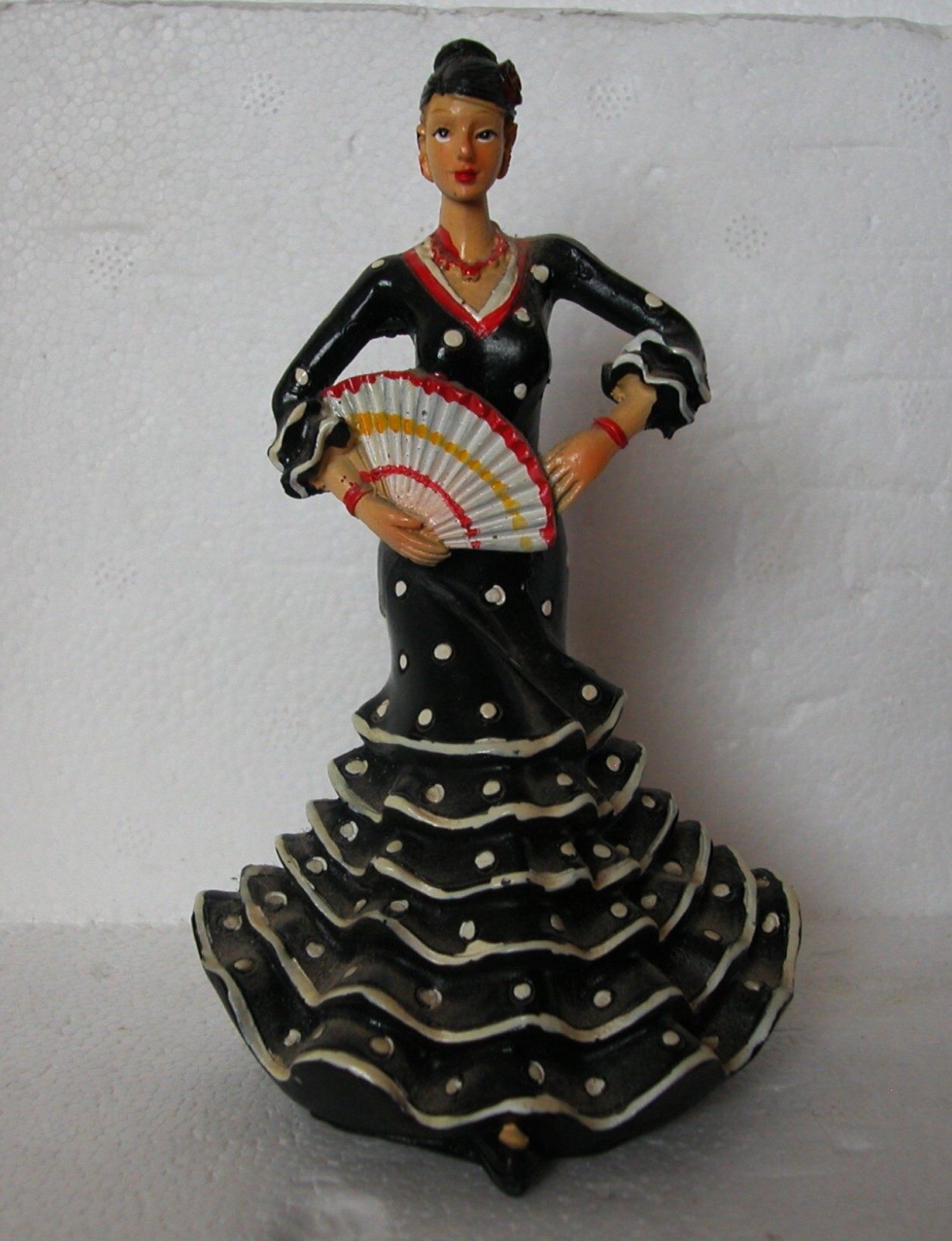 Una colorida figura decorativa de una bailarina española (UD1)