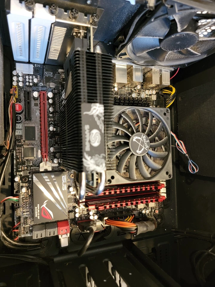 ASUS Gaming PC Republic of Gamers Maximus IV GENE-Z AVA Direct GAME Computer - Image 4 of 4