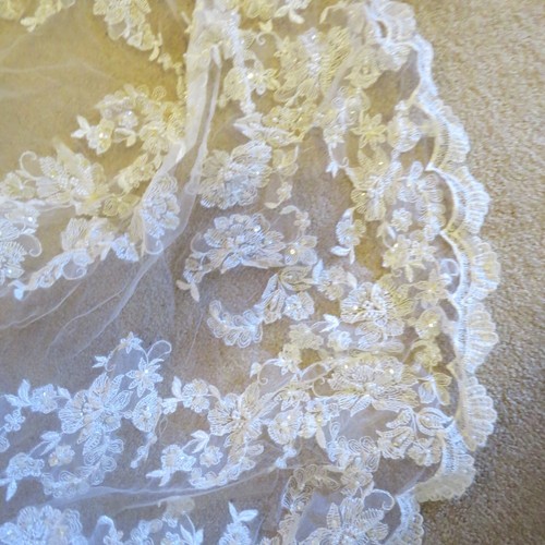Wedding Gown Sz 12 Beaded applique scallop lace Bride Dress w Fingertip Mantilla - Picture 13 of 14