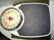 Retro Look Taylor Bathroom Mechanical Scale, 330 lb capacity Black  White - USA