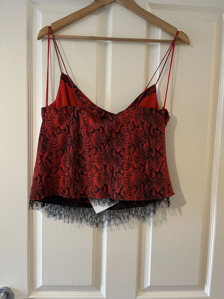 Regata Alice Olivia Top Feminina Pequena Seda Harmon Drapey Cobra Cereja Preta Píton - Imagem 3 de 4