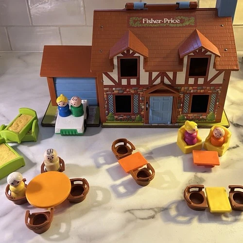 Vintage 1980 Fisher Price Little People Tudor House 952 Plus 24 Accessories