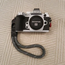CHECKMATE Camera Strap – Black & White Wrist w/ Peak Design Anchor / Custom