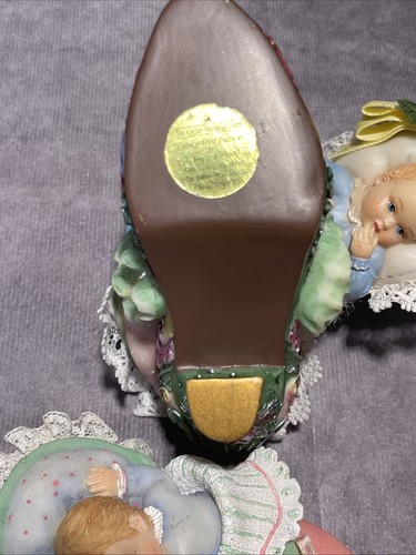 Rare VTG Ashton Drake "Tiny Dreamers" babies in shoes collection of 4 - Picture 12 of 16
